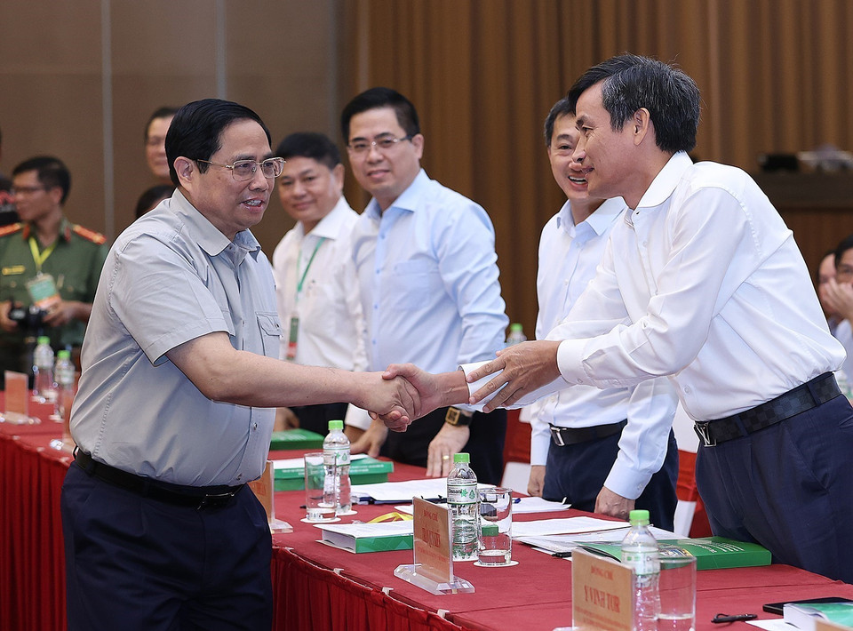 Thủ tướng Phạm Minh Chính với các đại biểu dự hội nghị tổng kết thực hiện Nghị quyết của Bộ Chính trị về phát triển vùng Tây Nguyên. (Ảnh: Dương Giang/TTXVN)