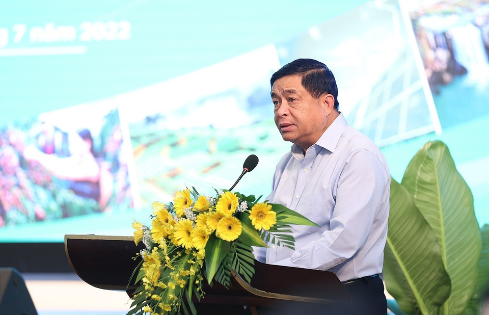 Bộ trưởng Bộ Kế hoạch và Đầu tư Nguyễn Chí Dũng báo cáo kết quả thực hiện Nghị quyết số 10 về phát triển kinh tế-xã hội và bảo đảm quốc phòng-an ninh vùng Tây Nguyên. 