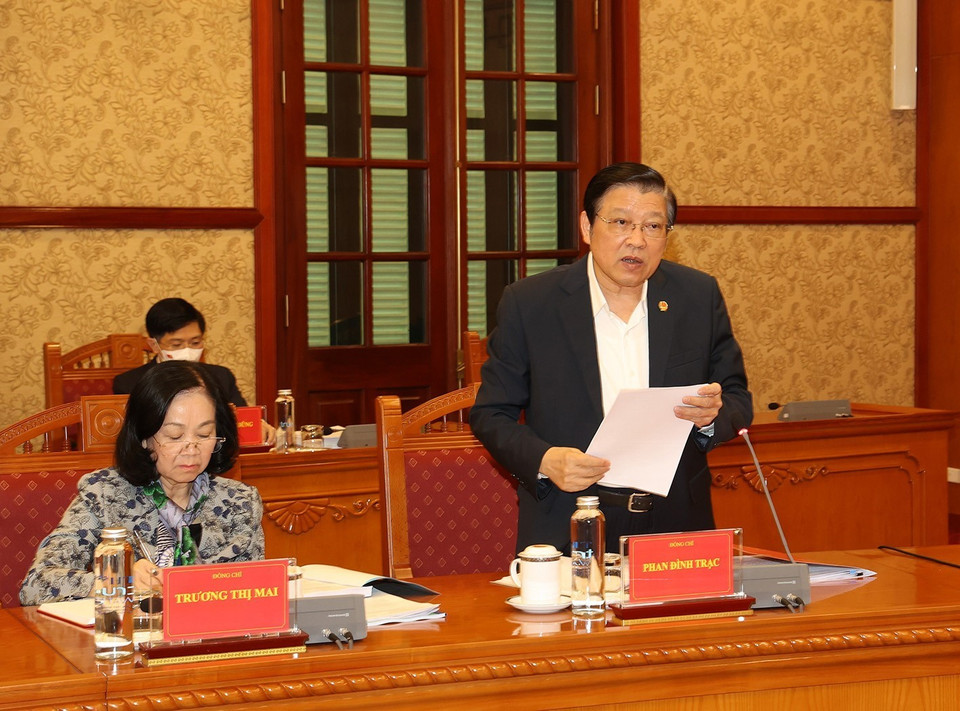 Ông Phan Đình Trạc, Ủy viên Bộ Chính trị, Bí thư Trung ương Đảng, Trưởng Ban Nội chính Trung ương, Phó Trưởng ban Thường trực Ban Chỉ đạo Trung ương về phòng, chống tham nhũng, tiêu cực phát biểu tại cuộc họp.(Ảnh: Trí Dũng/TTXVN)