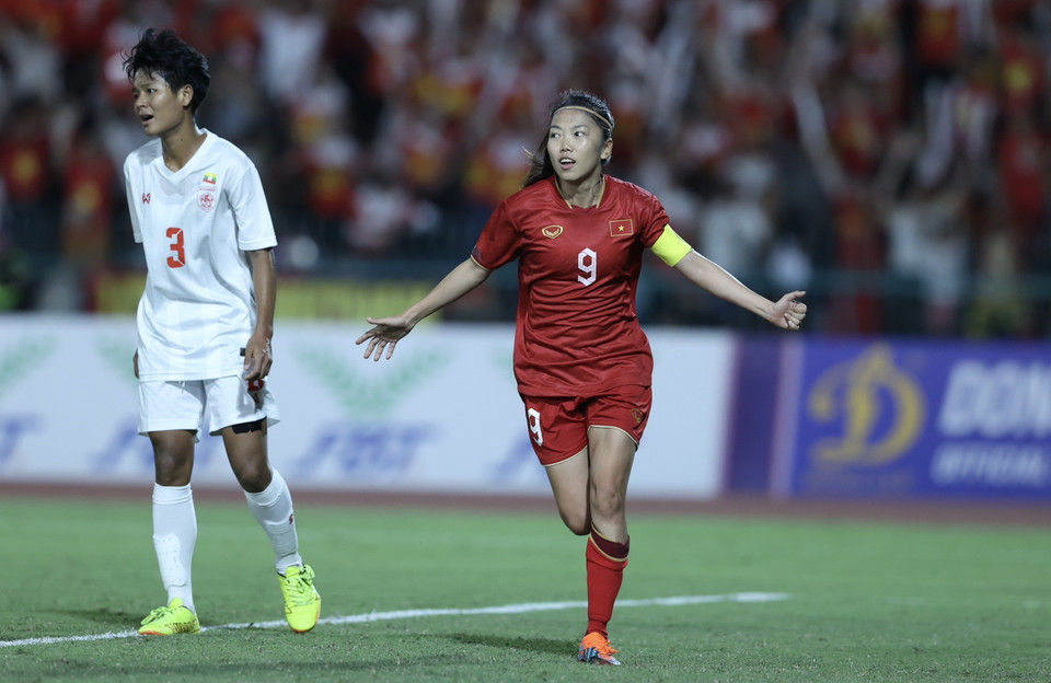 Tạo điều kiện thuận lợi cho Huỳnh Như ghi bàn thắng mở tỷ số 1-0 cho Đội tuyển Việt Nam. (Ảnh: Hoàng Linh/TTXVN)