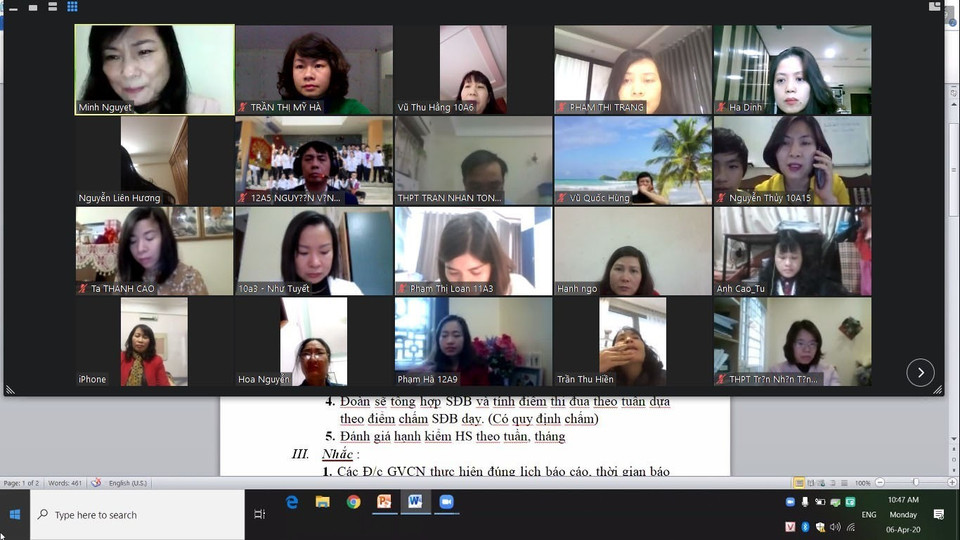 Giáo viên trường THPT Trần Nhân Tông (Hà Nội) ứng dụng công nghệ thông tin để họp trực tuyến. (Ảnh: TTXVN phát)