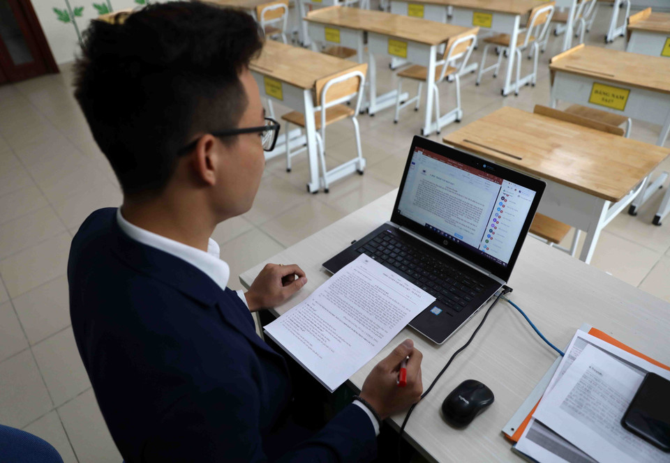 Giáo viên trường Tiểu học Vinschool (Hà Nội) dạy học trực tuyến. (Ảnh: Thanh Tùng/TTXVN)