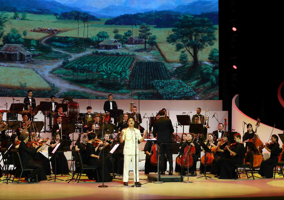 Chương trình nghệ thuật chào mừng Lễ Khánh thành Nhà hát.(Ảnh: Phạm Kiên/TTXVN)