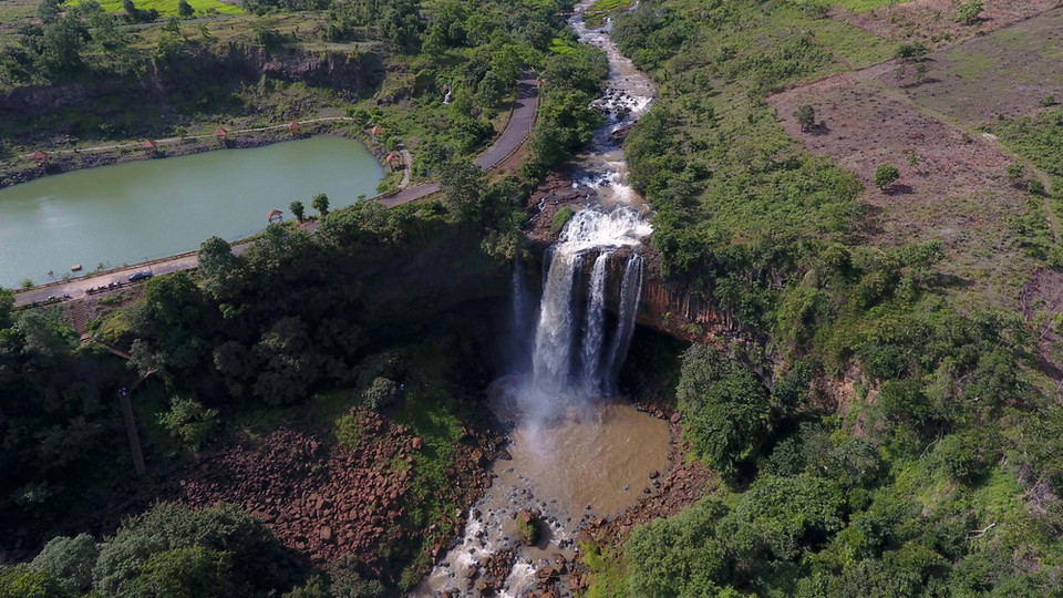 Thác Phú Cường (huyện Chư Sê) có tiềm năng phát triển du lịch. (Ảnh: Nguyễn Hoài Nam/TTXVN)