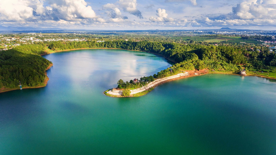 Biển Hồ, thắng cảnh du lịch nổi tiếng của thành phố Pleiku, tỉnh Gia Lai. (Ảnh: Nguyễn Hoài Nam/TTXVN)