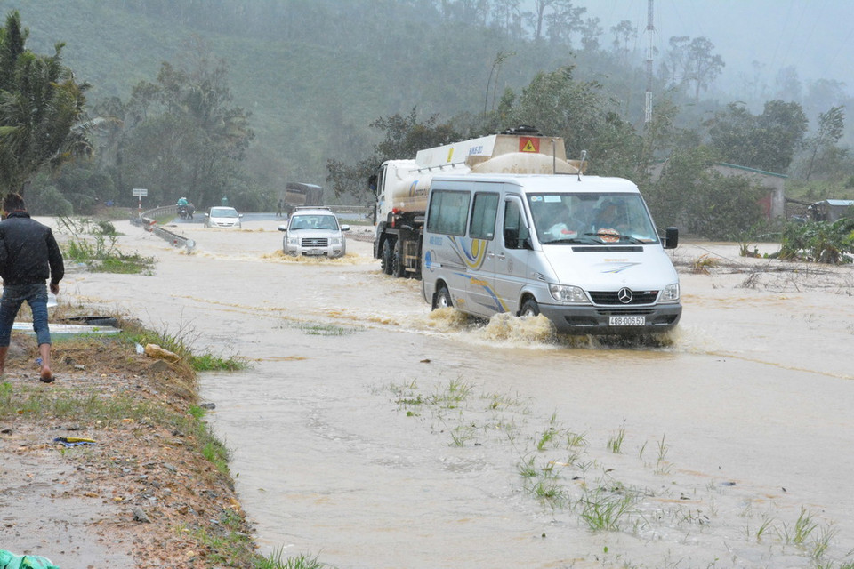 Cầu 14 bị ngập, ảnh hưởng đến giao thông trên quốc lộ 26 tại Đắk Lắk. (Ảnh: Tuấn Anh/TTXVN)