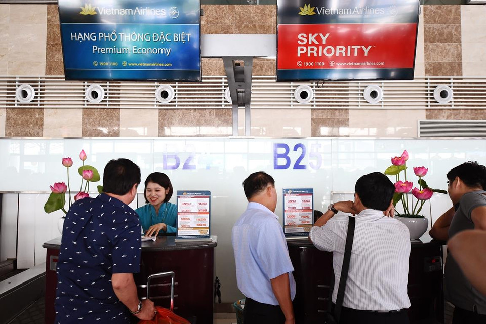 Quầy vé hạng Phổ thông Đặc biệt với tiêu chuẩn dịch vụ gần như hạng Thương gia tại sân bay Nội Bài. (Ảnh: Đức Anh/Vietnam+)