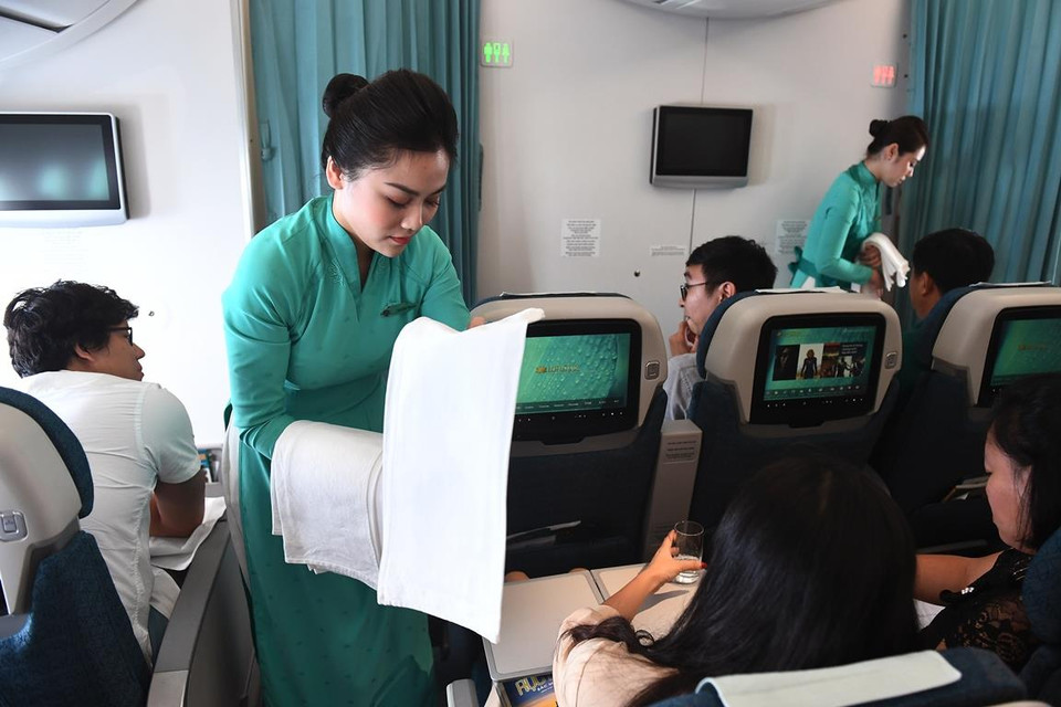 Hạng Phổ thông Đặc biệt có số lượng 35-45 ghế với độ ngả ghế 6-8 inch, có màn hình cá nhân, tai nghe. (Ảnh: Đức Anh/Vietnam+)