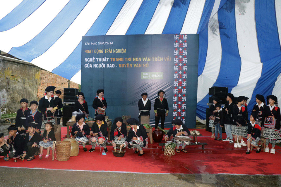 Tái hiện không gian văn hóa dân tộc Dao. (Ảnh: Hữu Quyết/TTXVN)