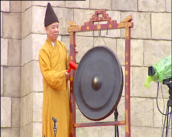 Sườn Tây của dãy núi Yên Tử gồm hệ thống nhiều di tích lịch sử văn hóa, danh lam thắng cảnh, trải dài. Nơi này đã từng được các vị vua nhà Lý, Trần chọn là nơi dựng chùa, tu tâm, học đạo. (Ảnh: PV/Vietnam+)