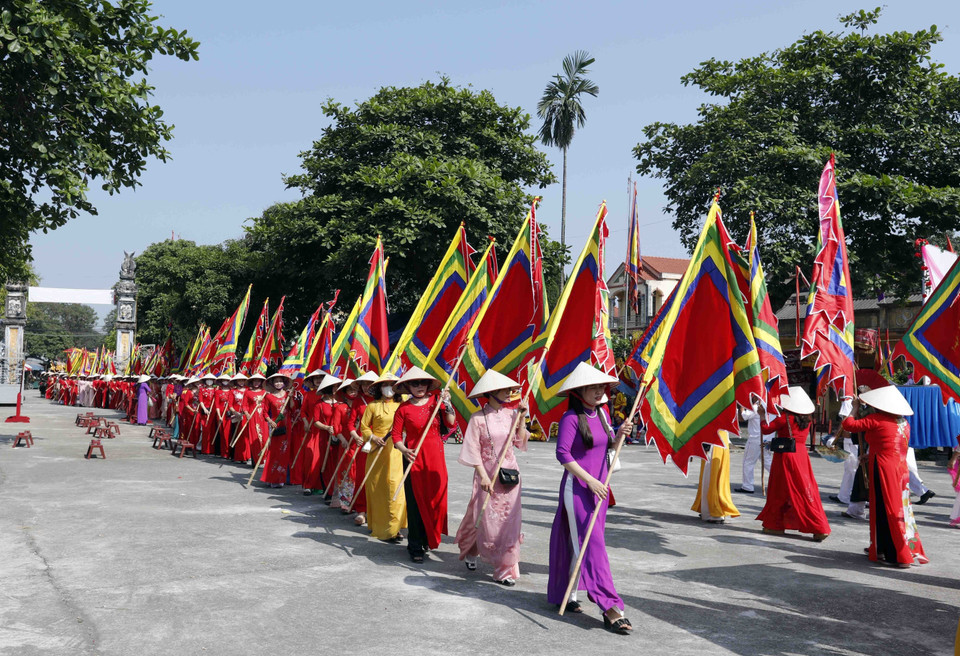 Lễ hội thu hút rất đông người dân và du khách thập phương tham dự. (Ảnh: Trấn Việt/TTXVN)