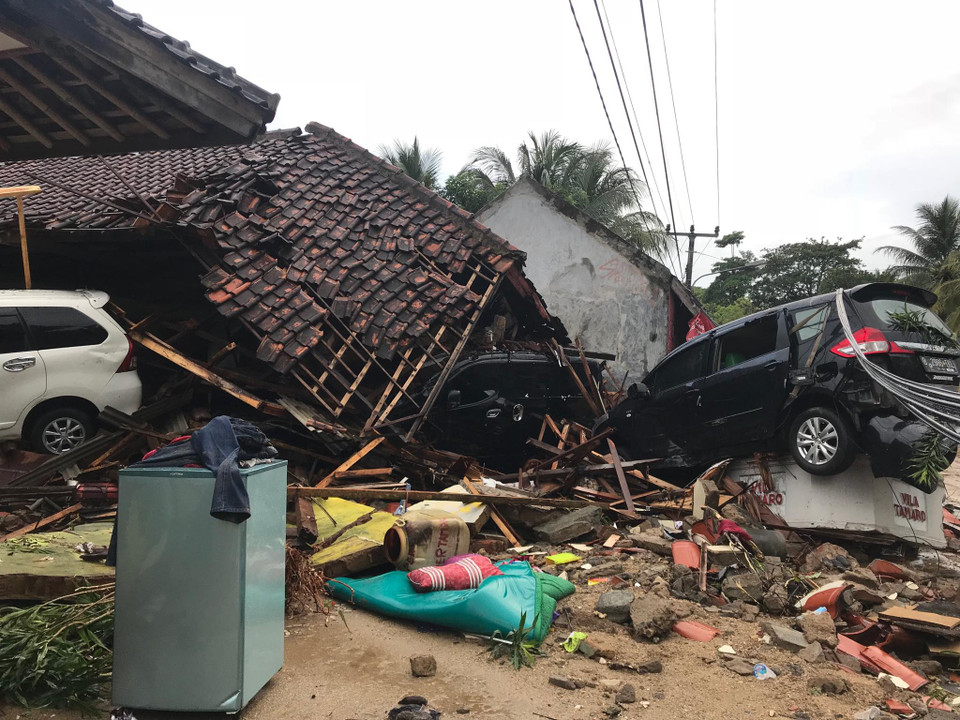 Cảnh đổ nát bên bờ biển Anyer. (Ảnh: Đỗ Quyên/Vietnam+)