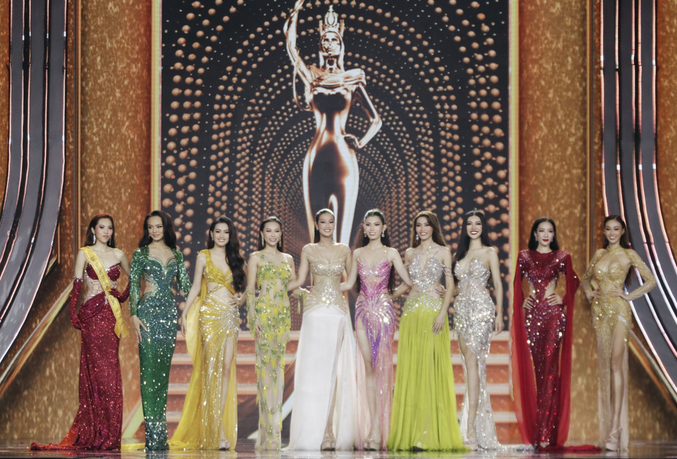 Top 10 thí sinh xuất nhất trong đêm chung kết Miss Grand Vietnam 2022. (Ảnh: Thu Hương/TTXVN)