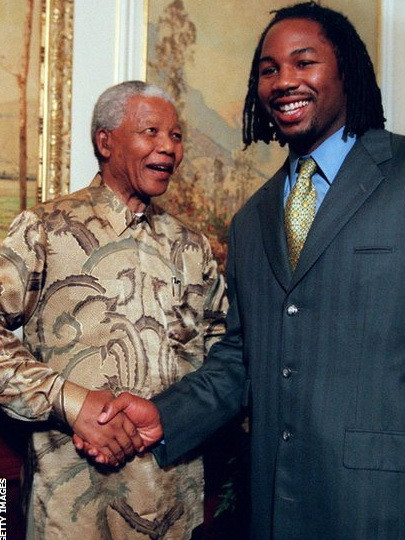 Nhà vô địch quyền anh Lennox Lewis gặp ông Mandela vào năm 1998. 