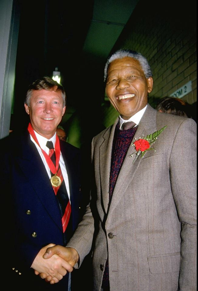 Huấn luyện viên huyền thoại của Manchester United Sir Alex Ferguson gặp gỡ ông Mandela. (Nguồn: Manutd)