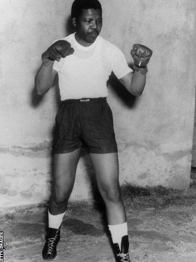 Bức ảnh chụp năm 1950 cho thấy Nelson Mandela là một người rất yêu môn quyền anh.