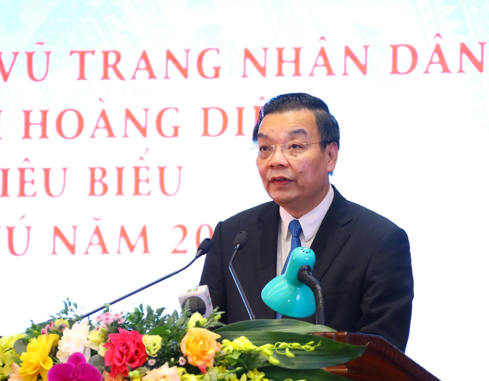 Đồng chí Chu Ngọc Anh, Ủy viên Trung ương Đảng, Chủ tịch UBND, Chủ tịch Hội đồng Thi đua – Khen thưởng thành phố Hà Nội phát biểu phát động phong trào thi đua “Người tốt, việc tốt” tiêu biểu năm 2022. (Ảnh: Nguyễn Điệp/TTXVN)