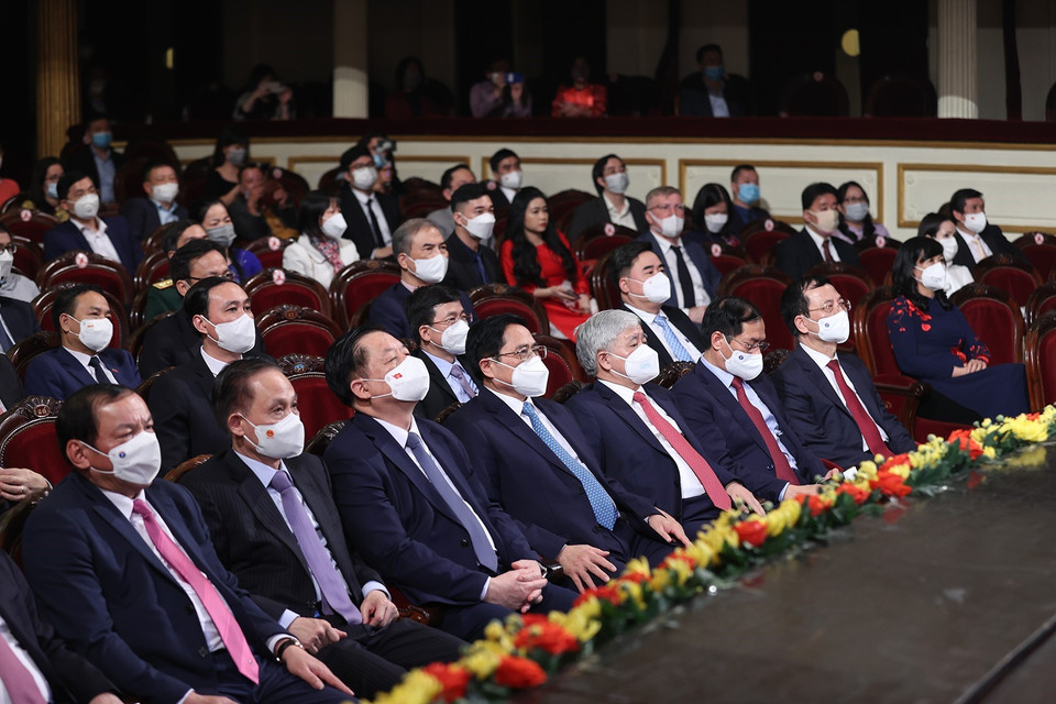 Thủ tướng Phạm Minh Chính và các đại biểu tham dự buổi lễ. (Ảnh: Dương Giang/TTXVN)