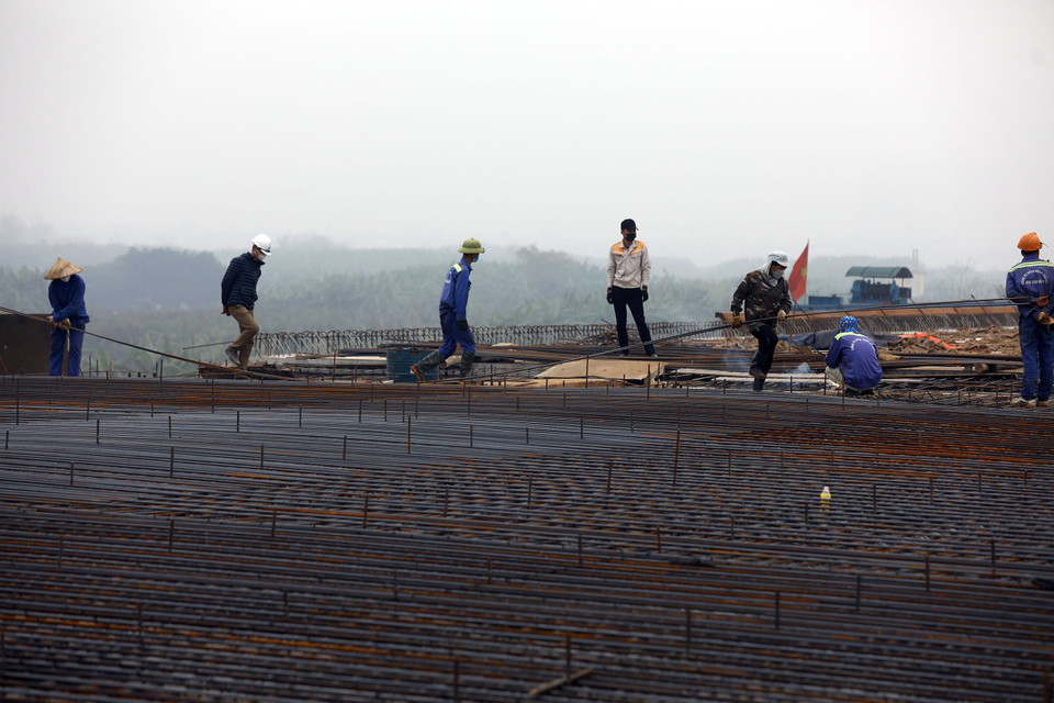 Hiện nay trên công trường đang triển khai 5 gói thầu chính với 8 đơn vị thi công. (Ảnh: Huy Hùng/TTXVN) 