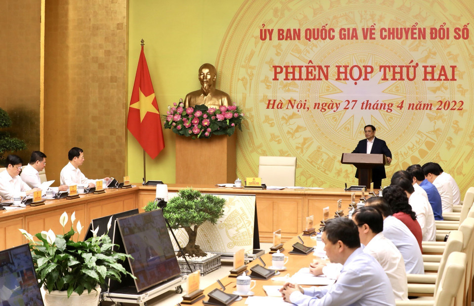 Sáng 27/4, tại Trụ sở Chính phủ, Thủ tướng Phạm Minh Chính, Chủ tịch Ủy ban chủ trì phiên họp thứ hai của Ủy ban Quốc gia về chuyển đổi số nhằm đánh giá tình hình triển khai công tác chuyển đổi số quý I. (Ảnh: Lâm Khánh/TTXVN)