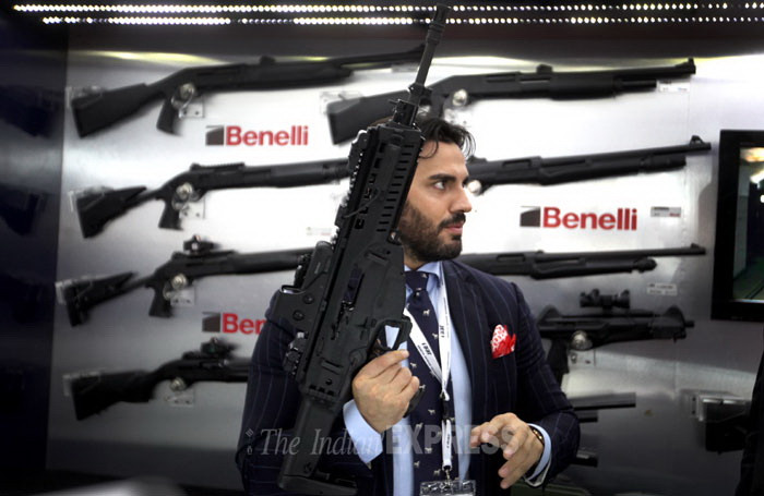 Súng trường tấn công ARX 160 đang được quân đội Ấn Độ thử nghiệm. (Ảnh: Oinam Anand)