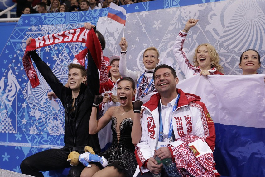 Đoàn Nga ăn mừng chức vô địch Trượt băng nghệ thuật nội dung đồng đội. (Nguồn: Getty)