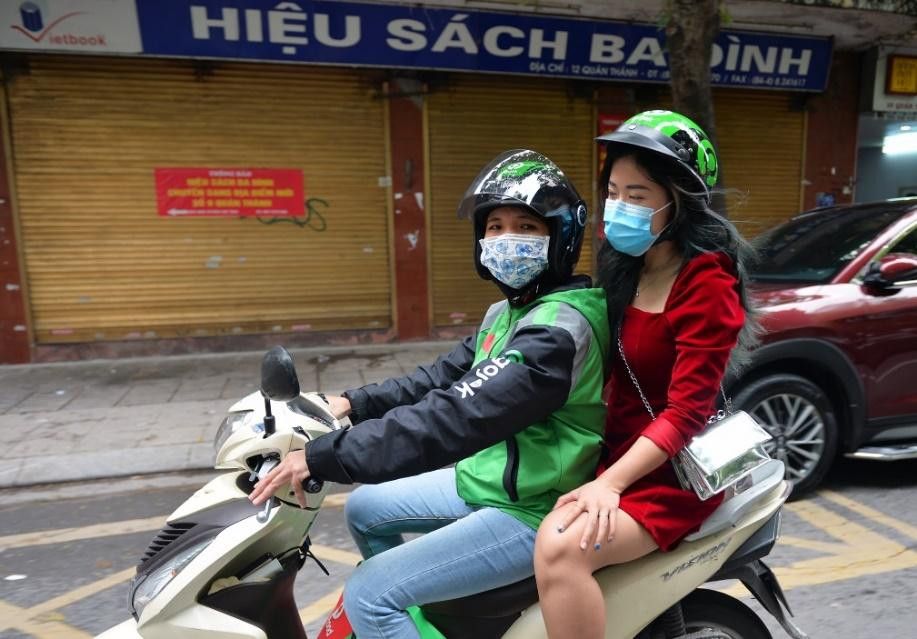 Hành khách Kiều Mai Hương trải nghiệm chuyến đi chỉ 1.000 đồng trong buổi sáng ra mắt và đánh giá ứng dụng Gojek định vị khá chính xác địa điểm, đối tác tài xế nhiệt tình và thân thiện. (Ảnh: PV/Vietnam+)