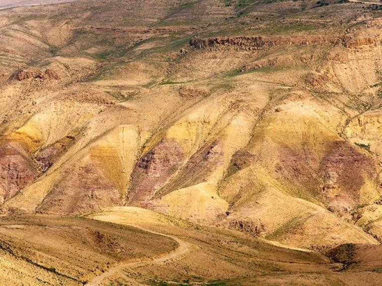 Vùng đất thánh Nebo - địa điểm trong Kinh Thánh được nhắc tới là nơi tiên tri Moses hiển linh và nhìn thấy vùng Đất hứa. Năm 2000, khoảng 20.000 người đã tụ tập ở đây để lắng nghe Đức Giáo Hoàng John Paul II giảng đạo. (Nguồn: NatGeo)