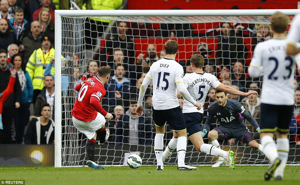 Họ lại phải nhận bàn thua sau pha dứt điểm của Wayne Rooney.