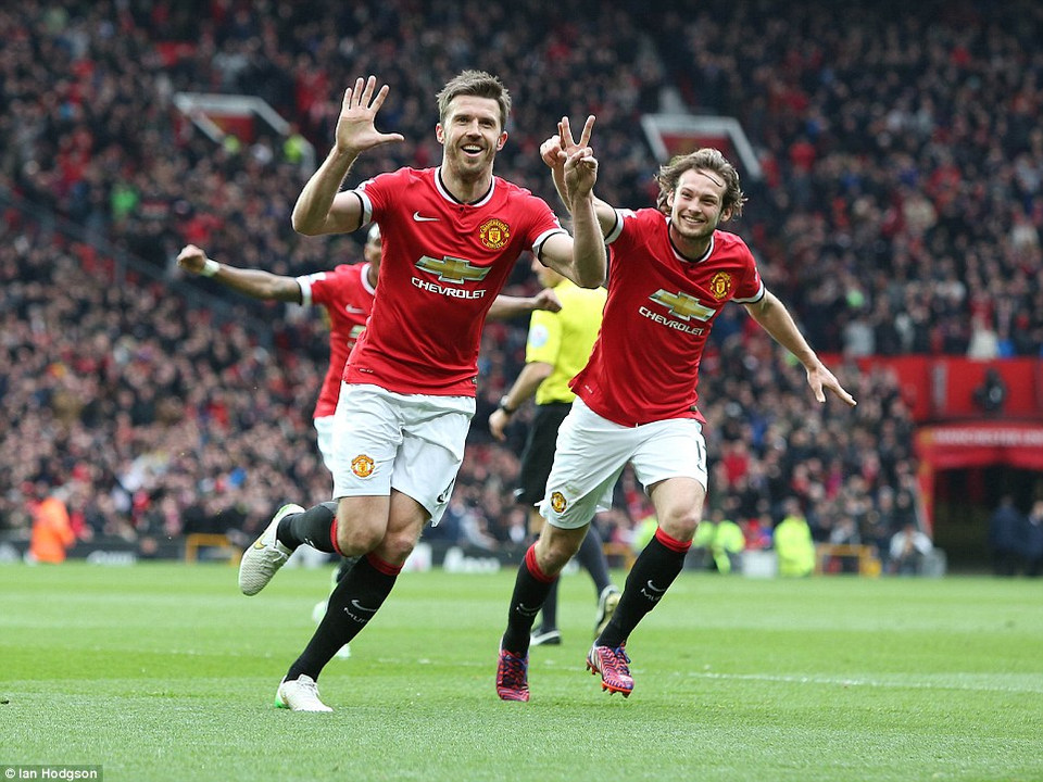 ... nâng tỷ số lên 2-0 cho đội chủ sân Old Trafford.