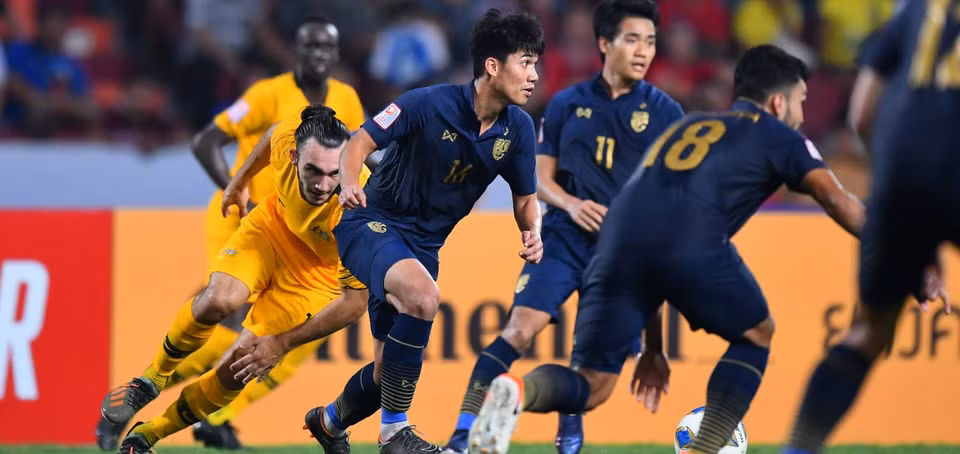 Sang hiệp 2, U23 Australia thi đấu tốt hơn, giành lại thế trận trước một U23 Thái Lan 'hụt hơn' vì bung sức trong hiệp 1. (Nguồn: AFC)