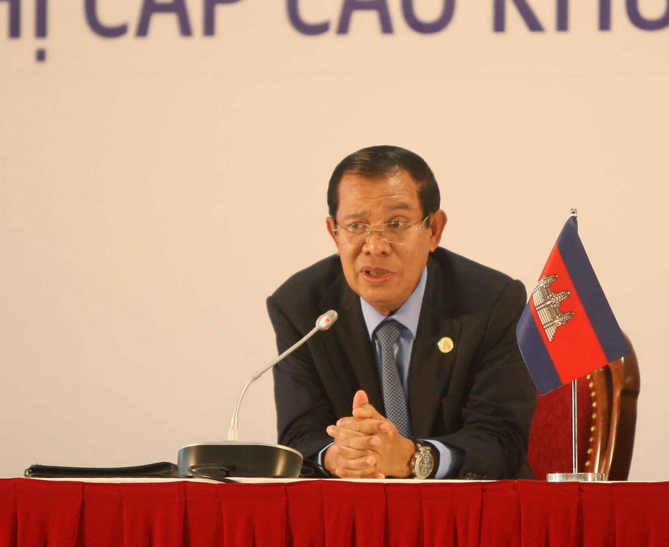 Thủ tướng Chính phủ Hoàng gia Campuchia Samdech Techo Hun Sen phát biểu tại cuộc họp báo. (Ảnh: TTXVN)