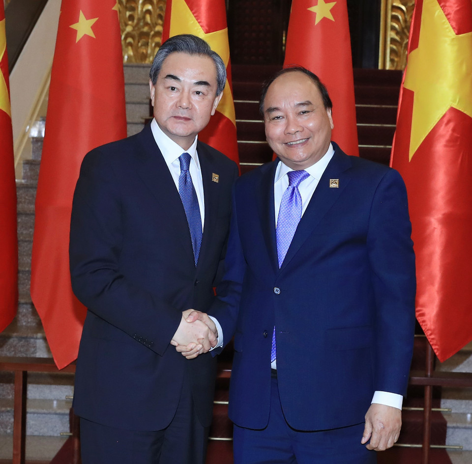 Thủ tướng Nguyễn Xuân Phúc tiếp Ủy viên Quốc vụ, Bộ trưởng Ngoại giao Trung Quốc Vương Nghị. (Ảnh: Thống Nhất/TTXVN)