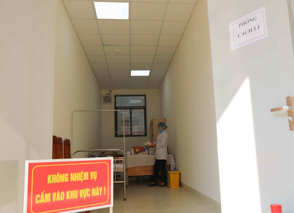 Công tác y tế, phòng dịch được đặc biệt quan tâm khi đón học sinh đi học trở lại. (Ảnh: Thanh Tùng/TTXVN)