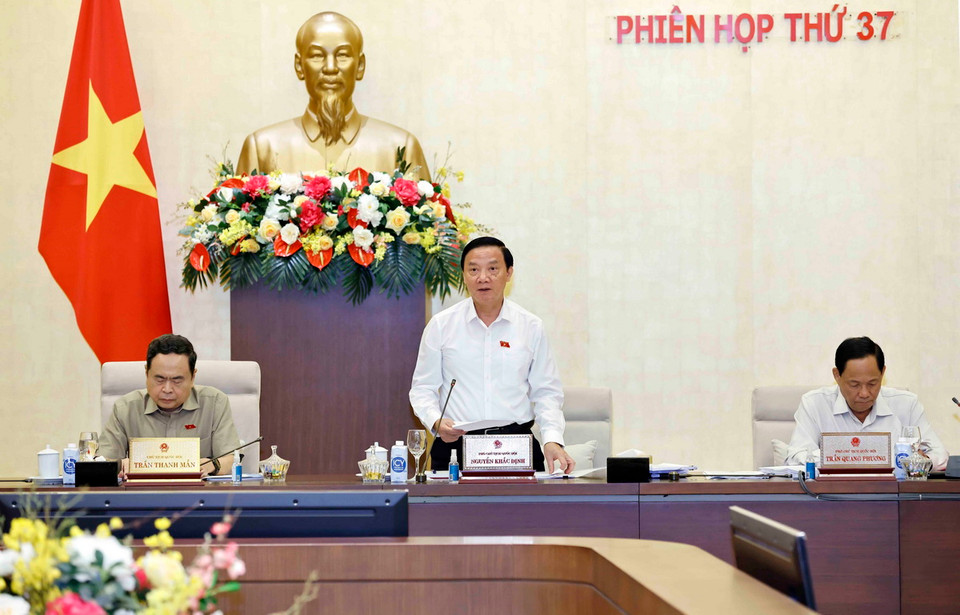 Phó Chủ tịch Quốc hội Nguyễn Khắc Định điều hành phiên họp. (Ảnh: Doãn Tấn/TTXVN)