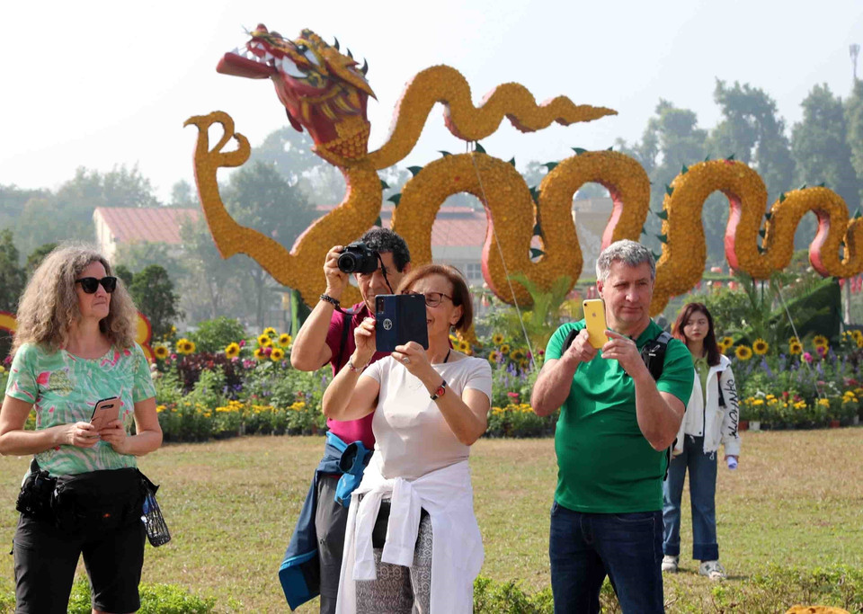 Dự báo năm 2023 sẽ chứng kiến sự tăng trưởng mạnh về nhu cầu đi du lịch quốc tế, du lịch Việt Nam sẽ không nằm ngoài xu thế này và hứa hẹn sẽ có nhiều bứt phá cả về số lượng khách và doanh thu. (Ảnh: Thanh Tùng/TTXVN)