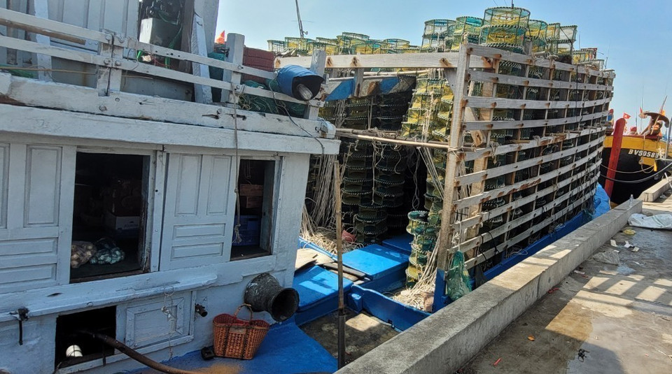 Tàu hành nghề bẫy rập ghẹ của ngư dân xã Lộc An, huyện Đất Đỏ sẵn sàng ra khơi đánh bắt chuyến biển đầu năm. (Ảnh: Hoàng Nhị/TTXVN)