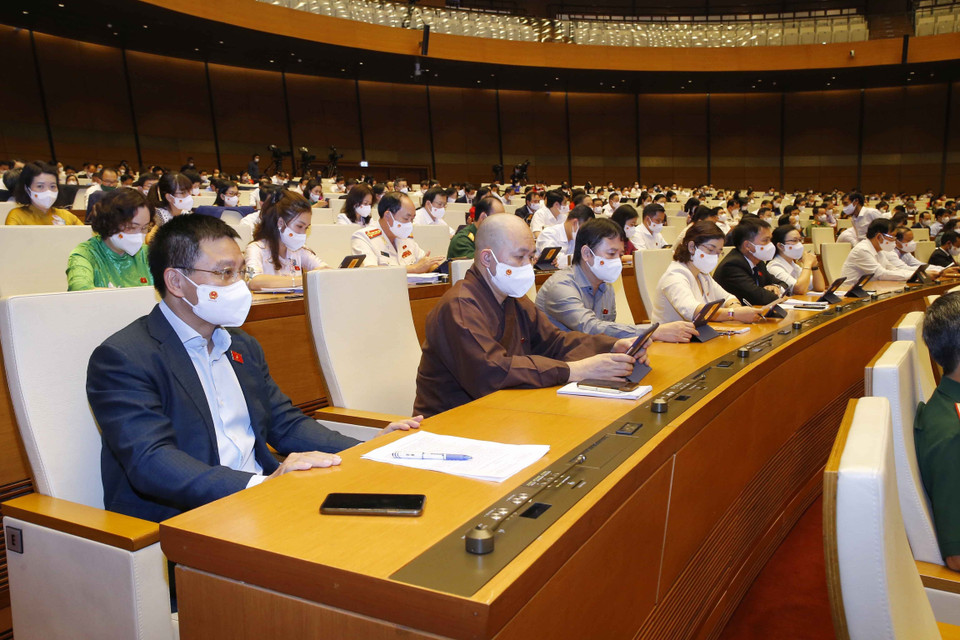 Đoàn đại biểu Quốc hội tỉnh Điện Biên và Đắk Nông dự phiên họp. (Ảnh: Doãn Tấn/TTXVN)