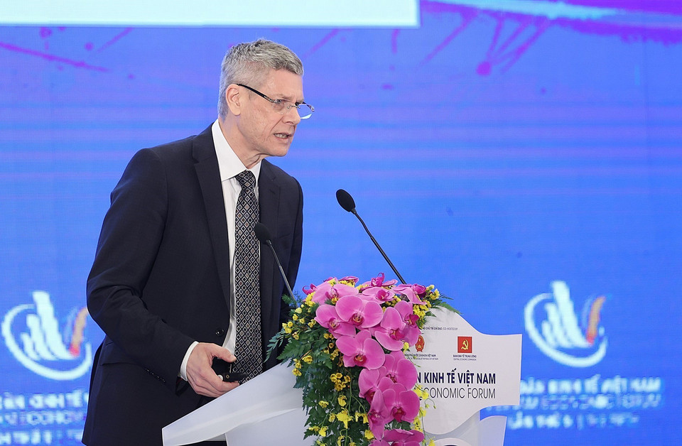 Ông Jonathan Pincus, chuyên gia kinh tế trưởng Chương trình phát triển Liên hợp quốc UNDP tại Việt Nam phát biểu. (Ảnh: Dương Giang/TTXVN)