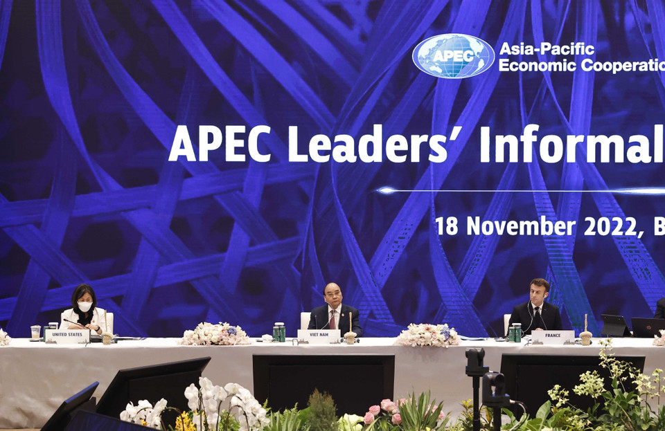  Sáng 18/11, tại Thủ đô Bangkok, Chủ tịch nước Nguyễn Xuân Phúc dự Đối thoại không chính thức giữa Lãnh đạo APEC và các khách mời. (Ảnh: Thống Nhất/TTXVN)