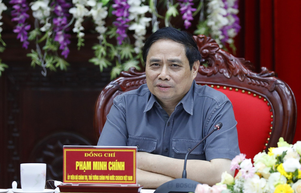 Thủ tướng Phạm Minh Chính chủ trì buổi làm việc với lãnh đạo chủ chốt tỉnh Ninh Bình. (Ảnh: Dương Giang/TTXVN)