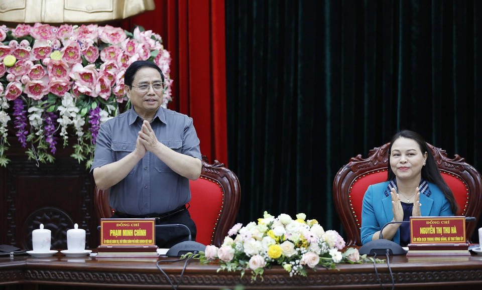 Thủ tướng Phạm Minh Chính chủ trì buổi làm việc với lãnh đạo chủ chốt tỉnh Ninh Bình. (Ảnh: Dương Giang/TTXVN)