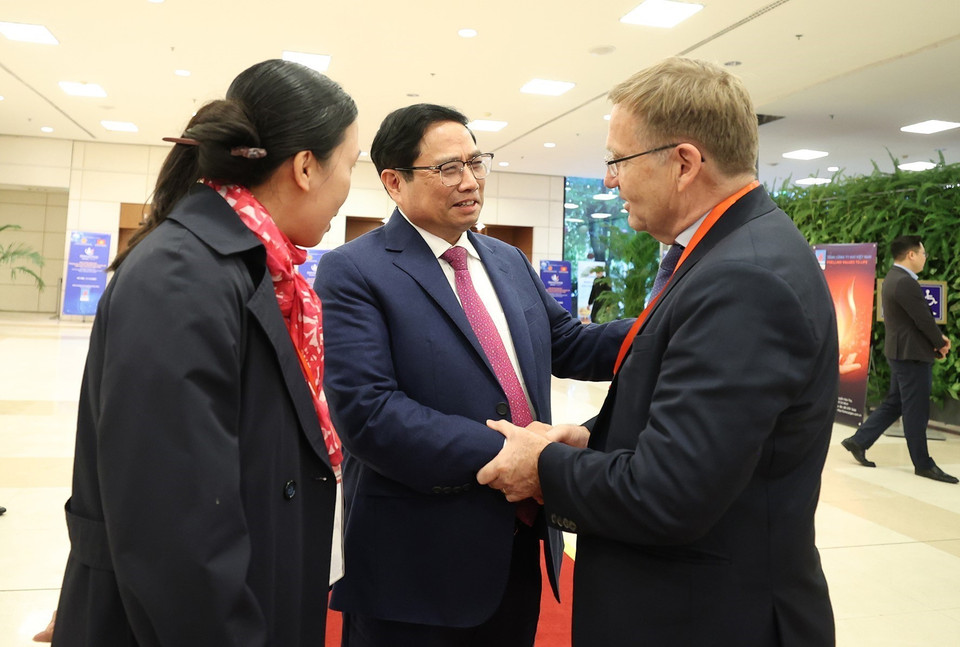 Thủ tướng Phạm Minh Chính với đại biểu dự Diễn đàn Kinh tế Việt Nam. (Ảnh: Dương Giang/TTXVN)