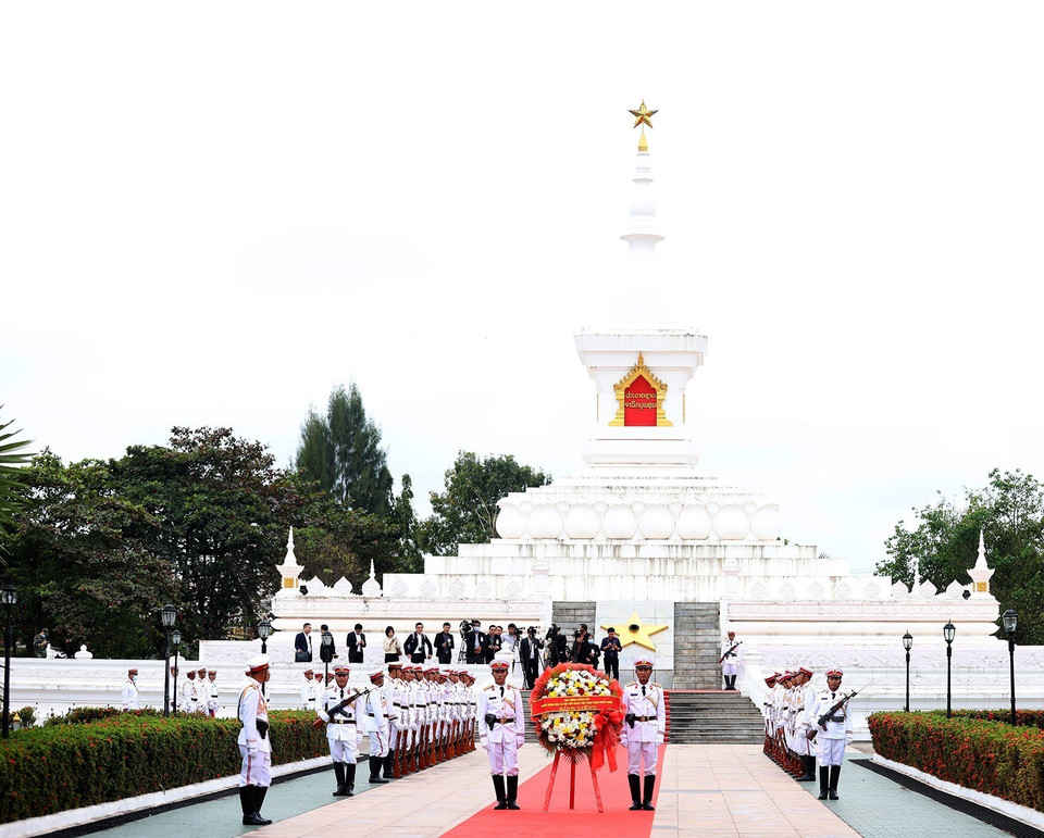 Đài tưởng niệm chiến sỹ vô danh Lào. (Ảnh: Dương Giang/TTXVN)