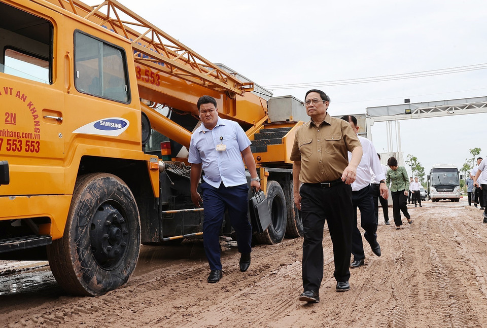 Thủ tướng Phạm Minh Chính khảo sát Khu Công nghiệp Bàu Bàng. (Ảnh: Dương Giang/TTXVN)