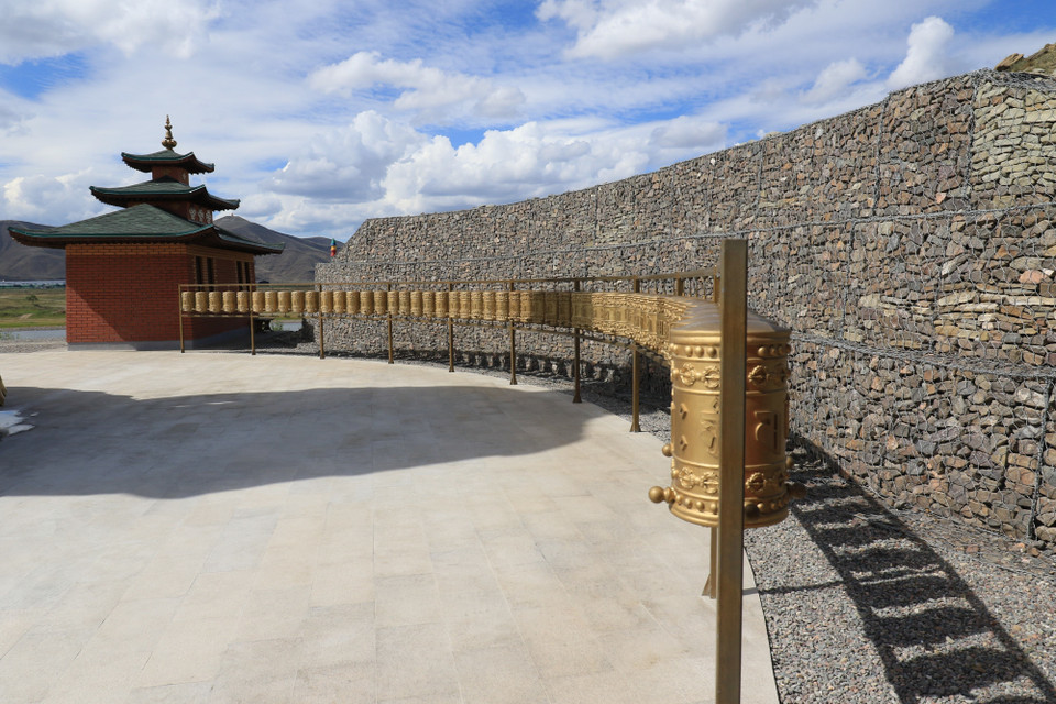  Chùa trên núi Beldir theo hệ phái Phật giáo Tây Tạng. (Ảnh: Trần Hiếu/TTXVN)