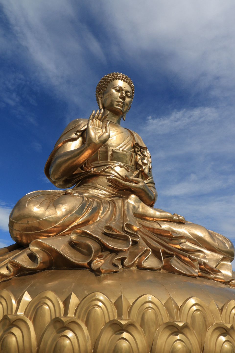 Bức tượng Phật Thích Ca cao 16 mét, nặng 26 tấn, phần đế tượng được thiết kế hình bông sen, được công nhận là bức tượng phật cao nhất ở nước Nga. (Ảnh: Trần Hiếu/TTXVN)