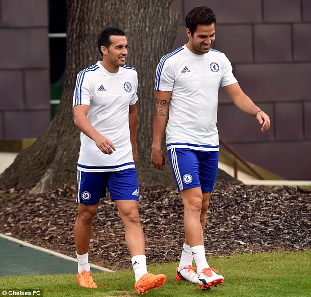 Pedro và Cesc Fabregas trong màu áo Chelsea. (Nguồn: Chelsea FC)