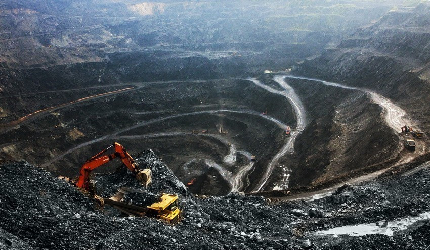 Đất nước ta đã trở thành nước đang phát triển có thu nhập trung bình; đang đẩy mạnh công nghiệp hóa, hiện đại hóa và hội nhập quốc tế. Trong ảnh: Khai trường của Công ty Than Khánh Hòa (Thái Nguyên). (Ảnh: Trọng Đạt/TTXVN)