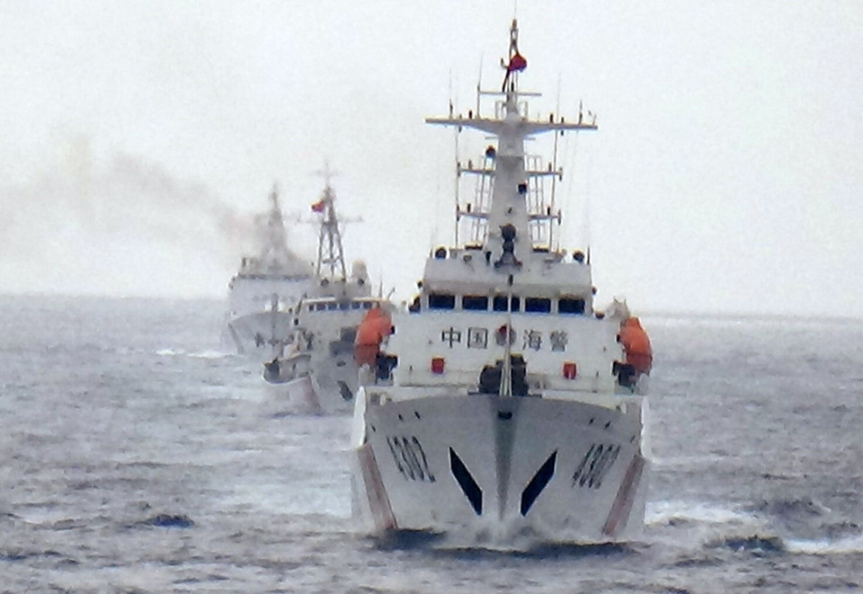 Đội hình kiểm tra liên hợp hai nước. (Ảnh: TTXVN phát)